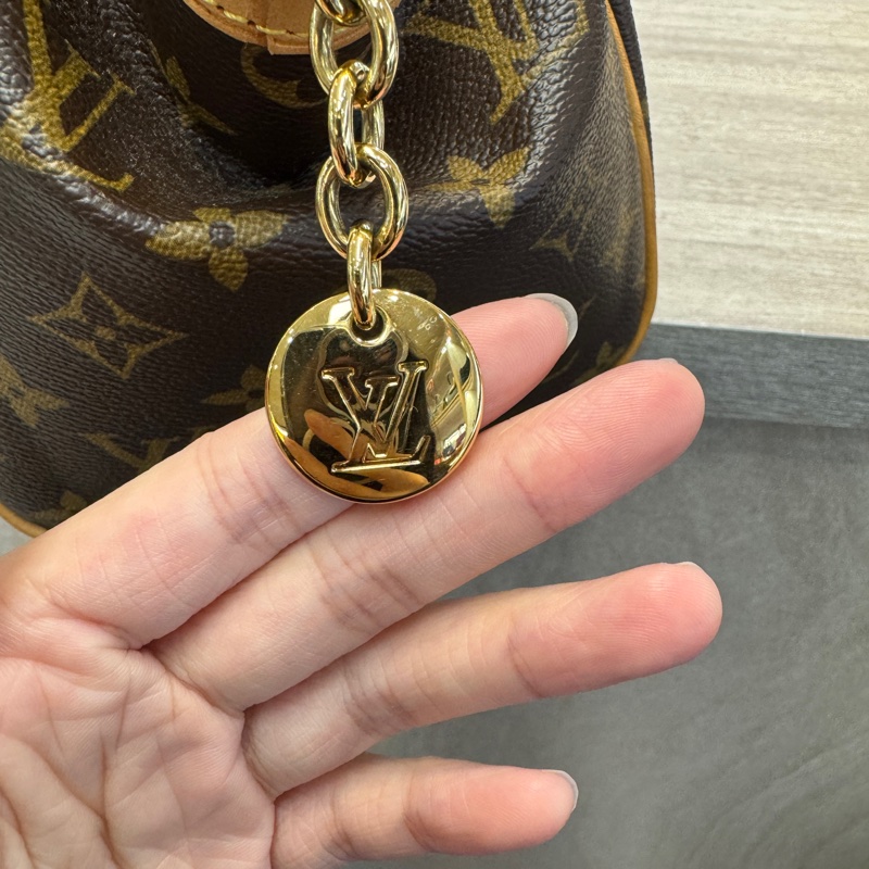 🥨經典路易威登LV原花金釦拉鍊抓皺Tivoli手提水餃包M40143-23