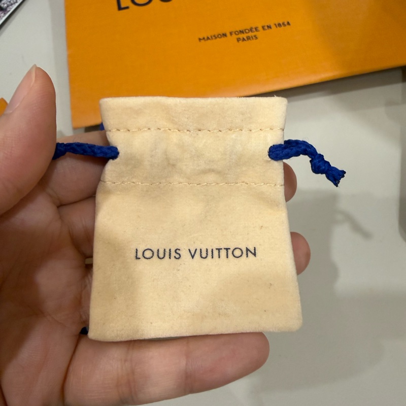 Louis Vuitton Petite Louis 精緻手鍊-12