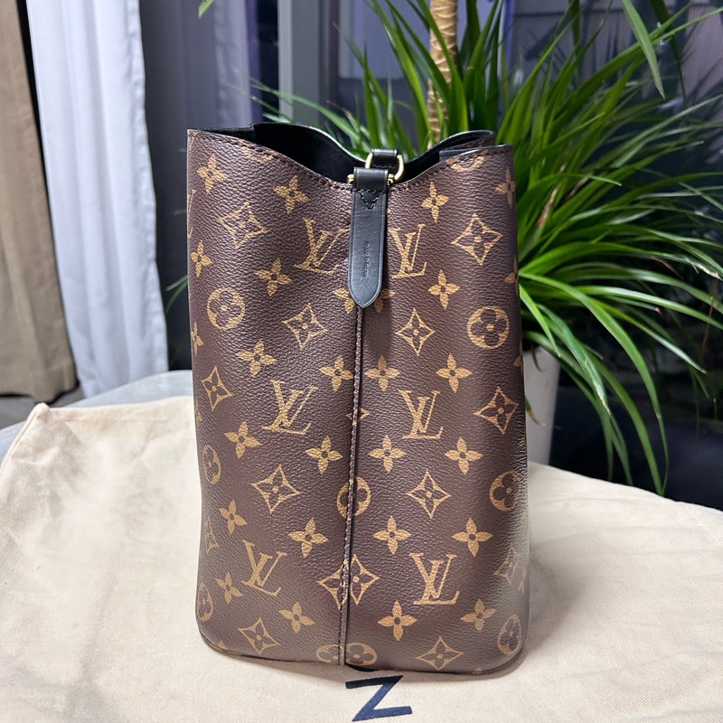 LV路易威登!芯片款經典Neo黑水桶,黑色比較低調不過時,容量妥妥噠 ,尺寸約26×26×17.5c-1