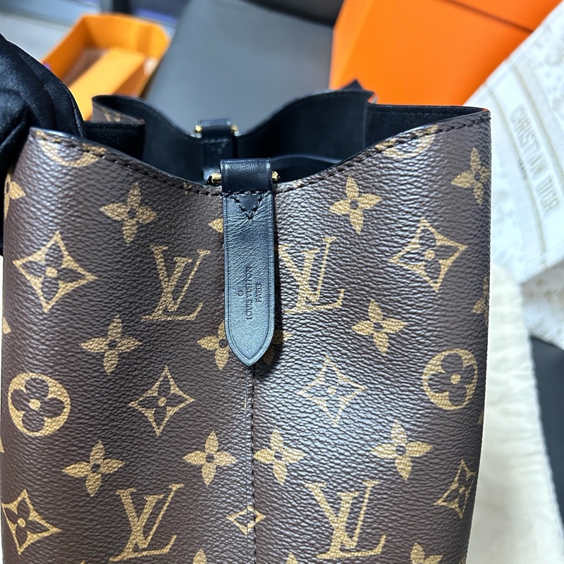 LV路易威登!芯片款經典Neo黑水桶,黑色比較低調不過時,容量妥妥噠 ,尺寸約26×26×17.5c-5