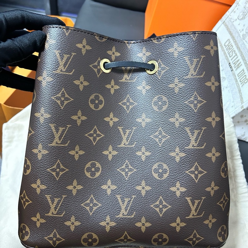 LV路易威登!芯片款經典Neo黑水桶,黑色比較低調不過時,容量妥妥噠 ,尺寸約26×26×17.5c-6