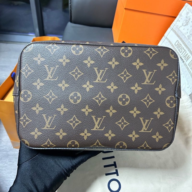 LV路易威登!芯片款經典Neo黑水桶,黑色比較低調不過時,容量妥妥噠 ,尺寸約26×26×17.5c-8