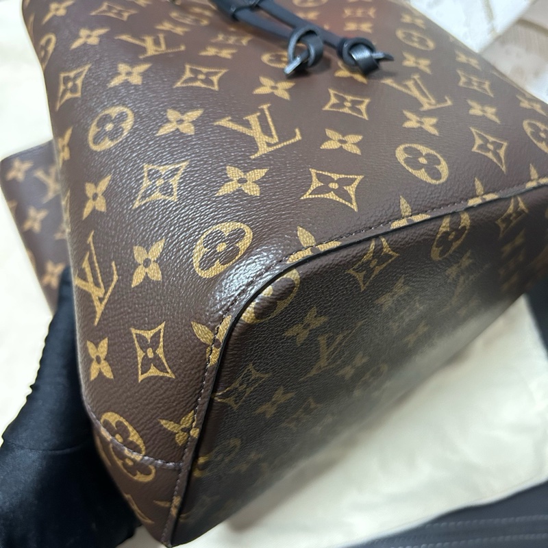 LV路易威登!芯片款經典Neo黑水桶,黑色比較低調不過時,容量妥妥噠 ,尺寸約26×26×17.5c-9