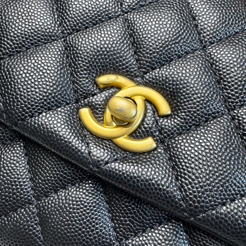 香奈兒Chanel Coco Handel牛皮黑金小號-16