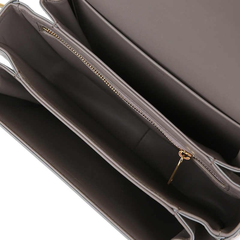 CELINE 經典 Triumph 小牛皮手提包 25FW 187363BF4 10BL-8