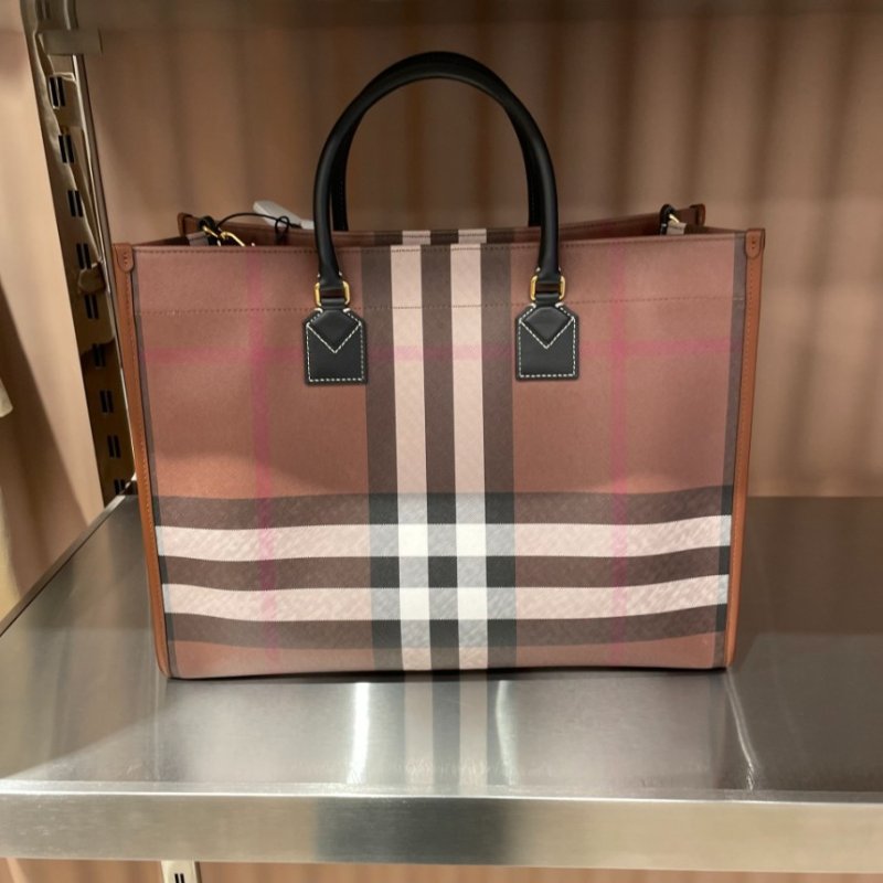 🎉新品好折扣✨Burberry 80696601 中款 Freya 芙蕾雅托特包 深樺木棕-2