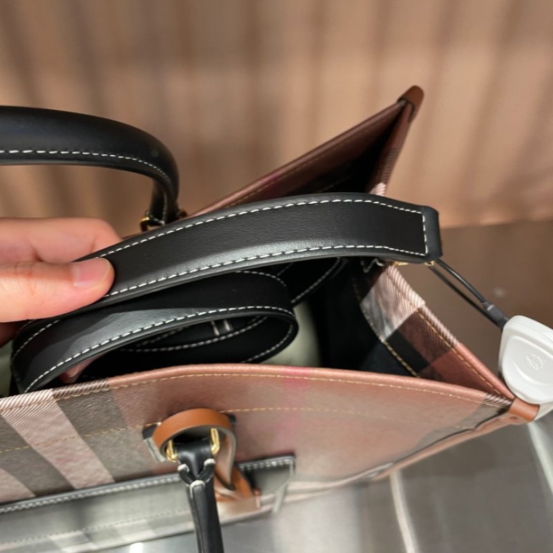 🎉新品好折扣✨Burberry 80696601 中款 Freya 芙蕾雅托特包 深樺木棕-3