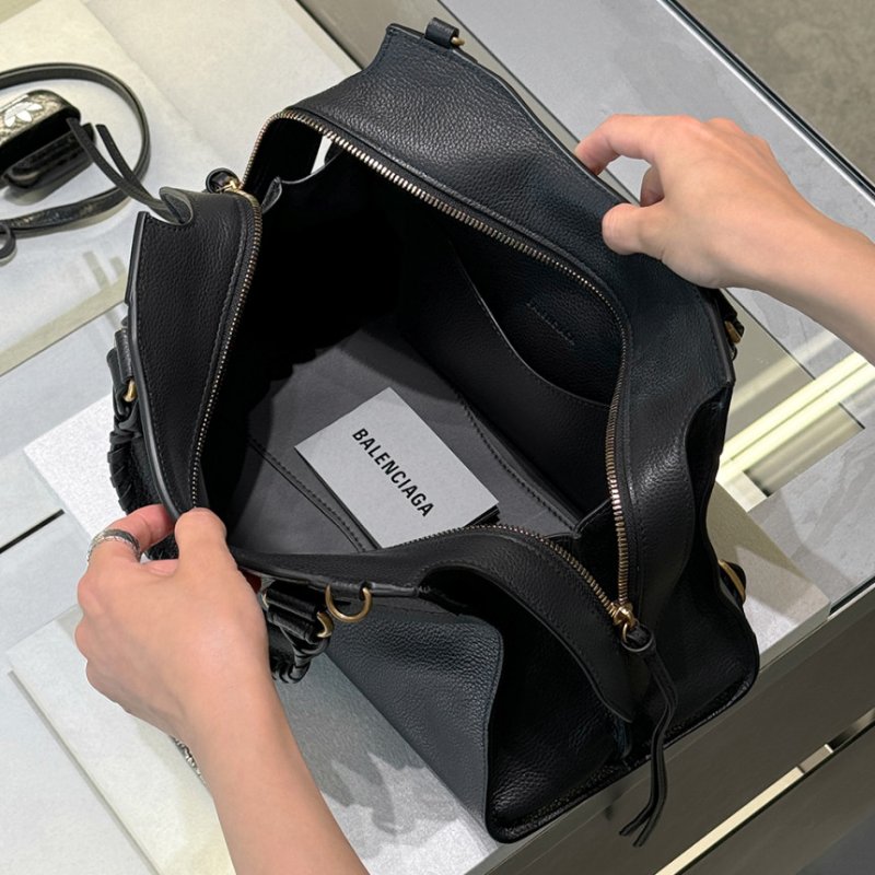 🎊佳節特賣🎁Balenciaga 678629 Neo Classic 小牛皮兩用機車包 黑色-12