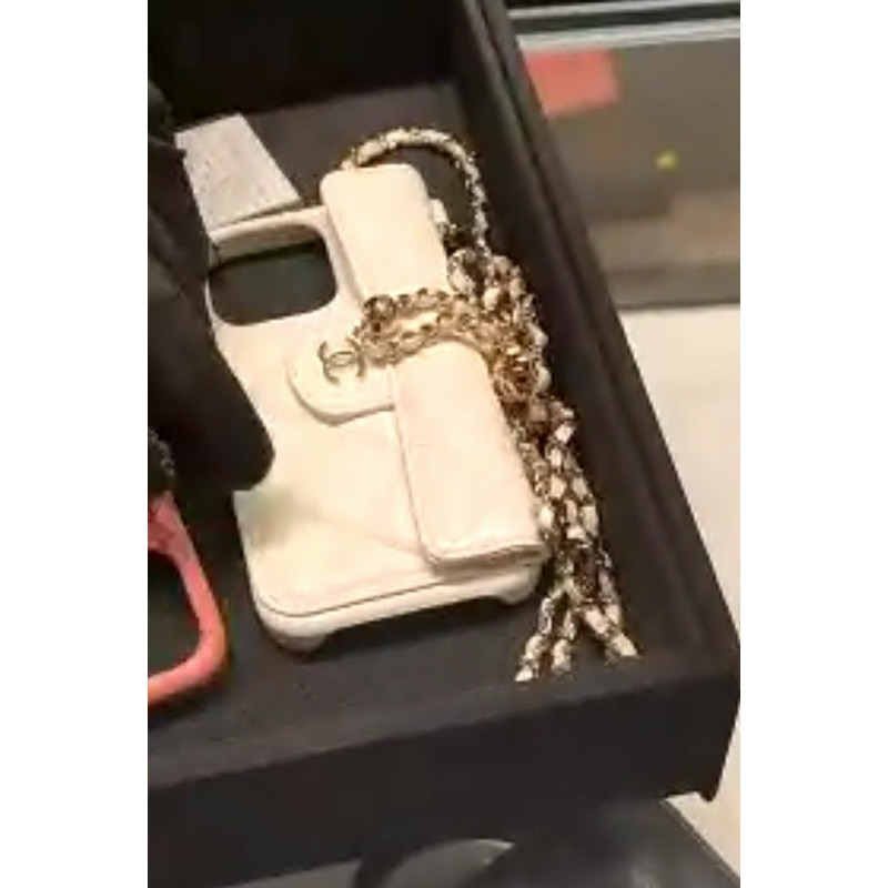 CHANEL 適用於 iPhone 12 Pro 13 Pro 的金球 iPhone 手機殼，魚子醬色-15