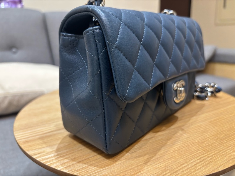 chanel 藍色羊皮銀鏈coco 包-8