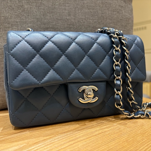 chanel 藍色羊皮銀鏈coco 包-12