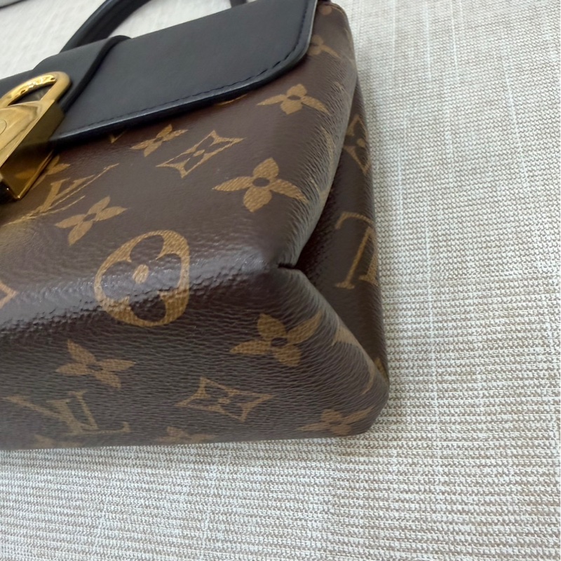 LV M44141經典LOCKY BB Monogram帆布牛皮飾邊磁釦手提包 斜背包（黑色）-9