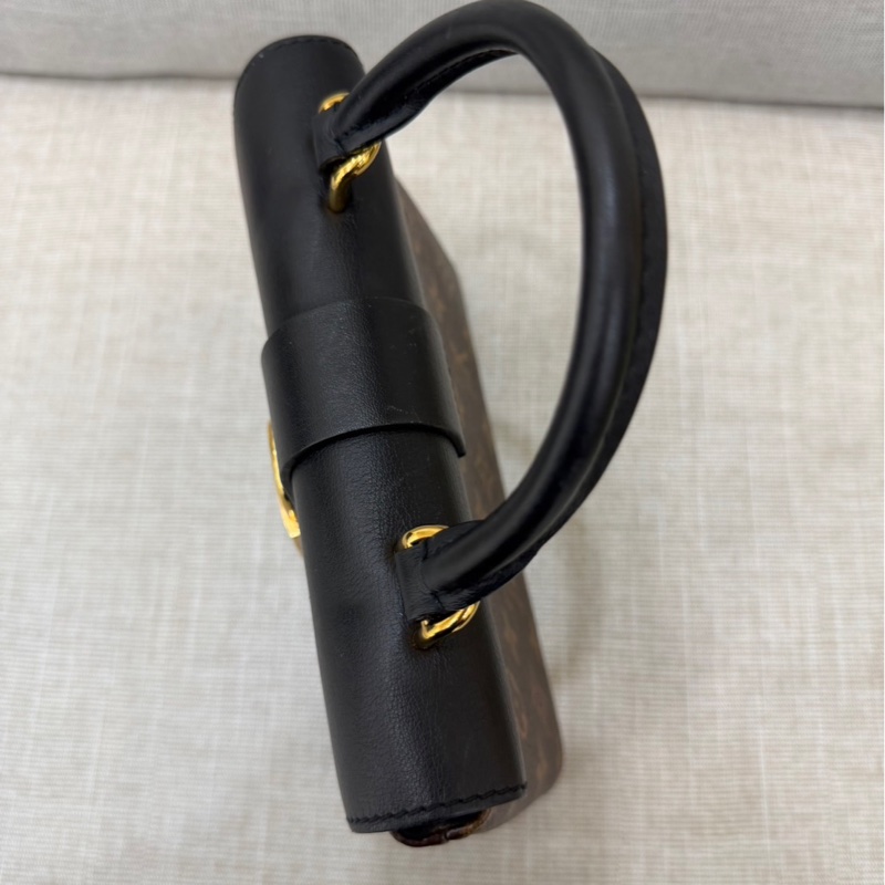 LV M44141經典LOCKY BB Monogram帆布牛皮飾邊磁釦手提包 斜背包（黑色）-15