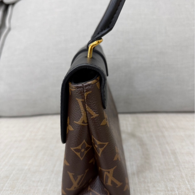 LV M44141經典LOCKY BB Monogram帆布牛皮飾邊磁釦手提包 斜背包（黑色）-28