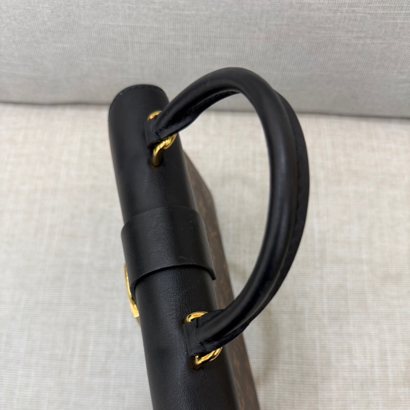 LV M44141經典LOCKY BB Monogram帆布牛皮飾邊磁釦手提包 斜背包（黑色）-34