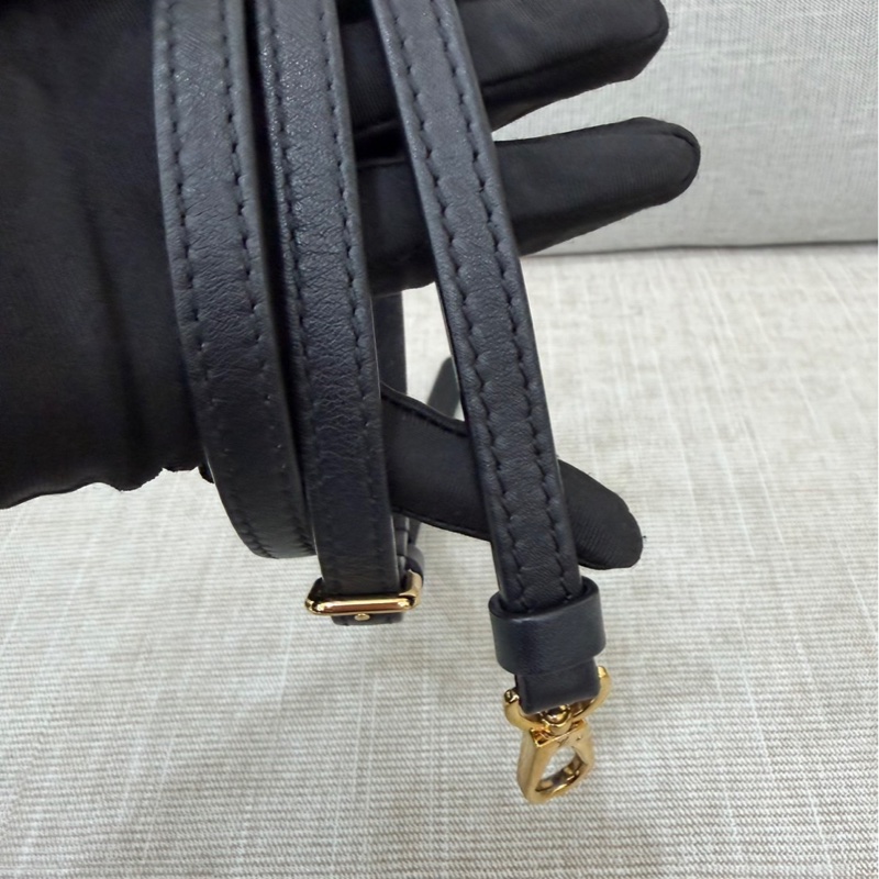 LV M44141經典LOCKY BB Monogram帆布牛皮飾邊磁釦手提包 斜背包（黑色）-40