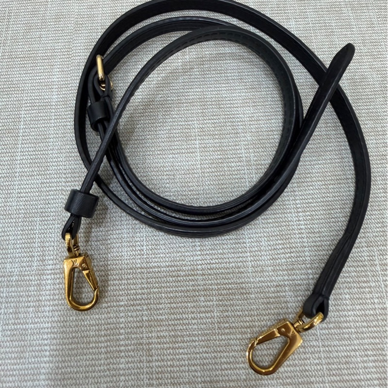 LV M44141經典LOCKY BB Monogram帆布牛皮飾邊磁釦手提包 斜背包（黑色）-42