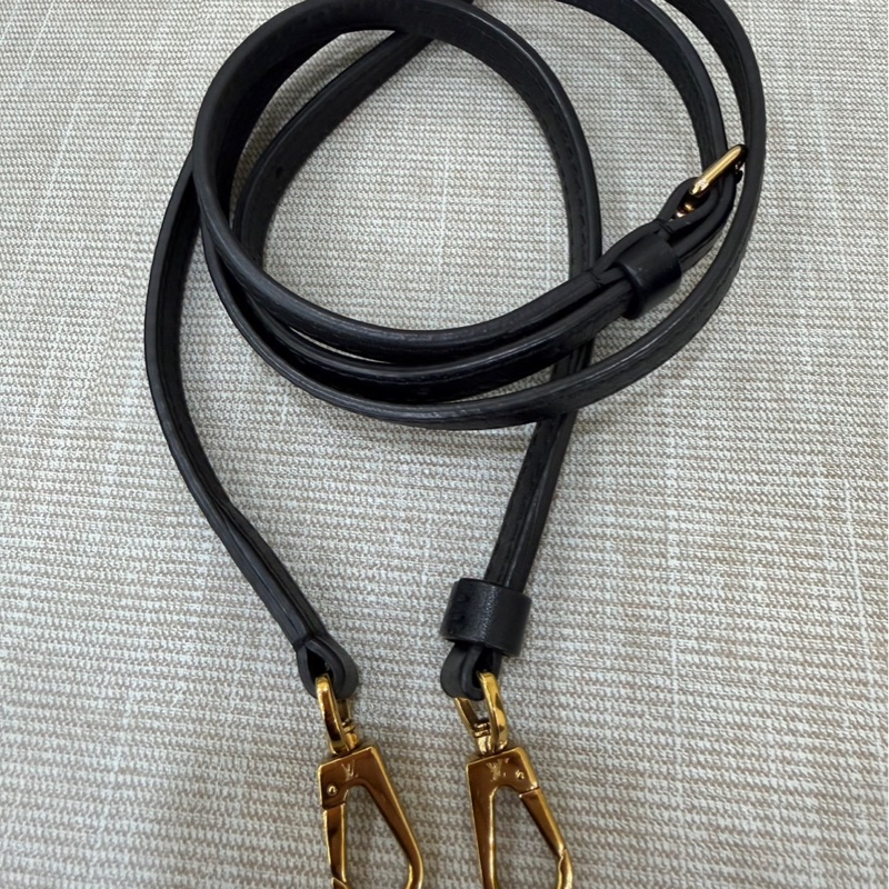 LV M44141經典LOCKY BB Monogram帆布牛皮飾邊磁釦手提包 斜背包（黑色）-44