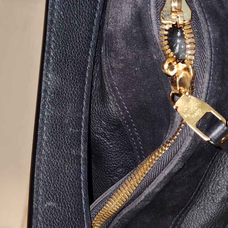 LV黑壓紋皮革絨布手提肩背包-15