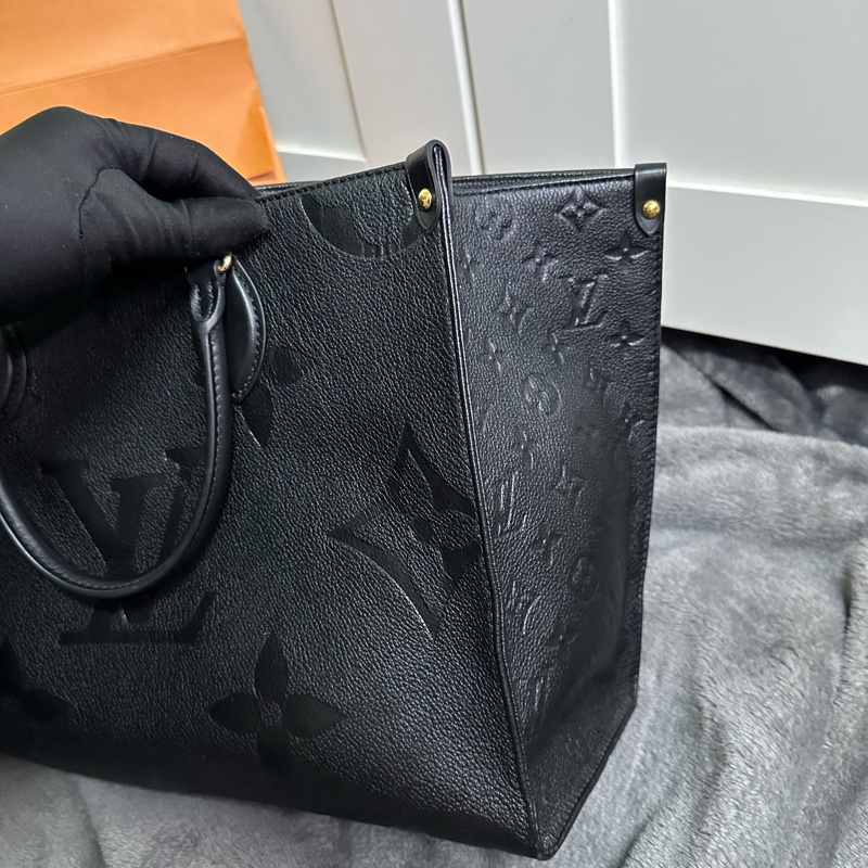 LV On the go MM真皮黑-1