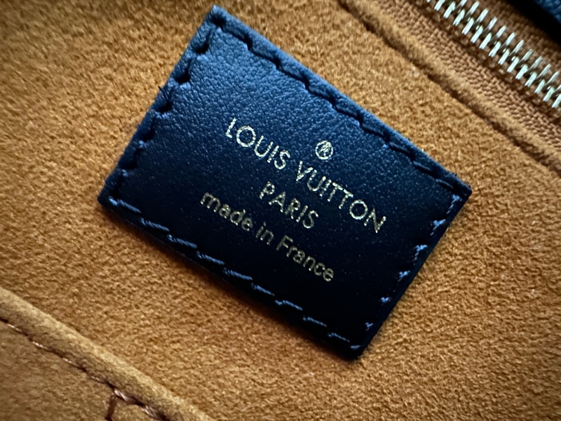 LV On the go MM真皮黑-4