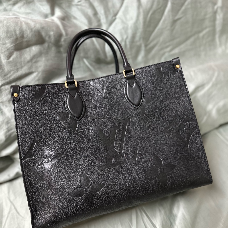 LV On the go MM真皮黑-6