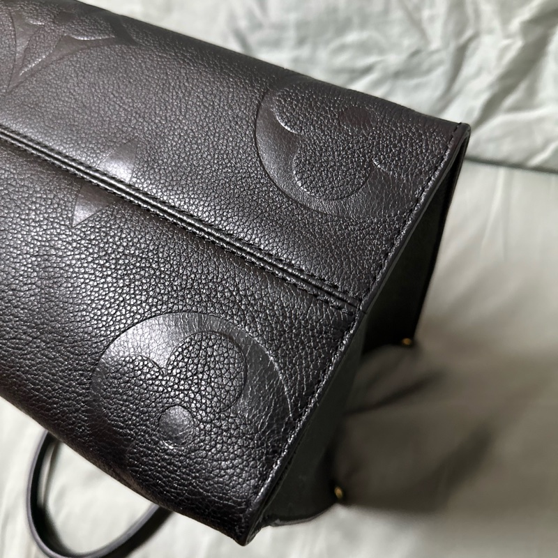 LV On the go MM真皮黑-7