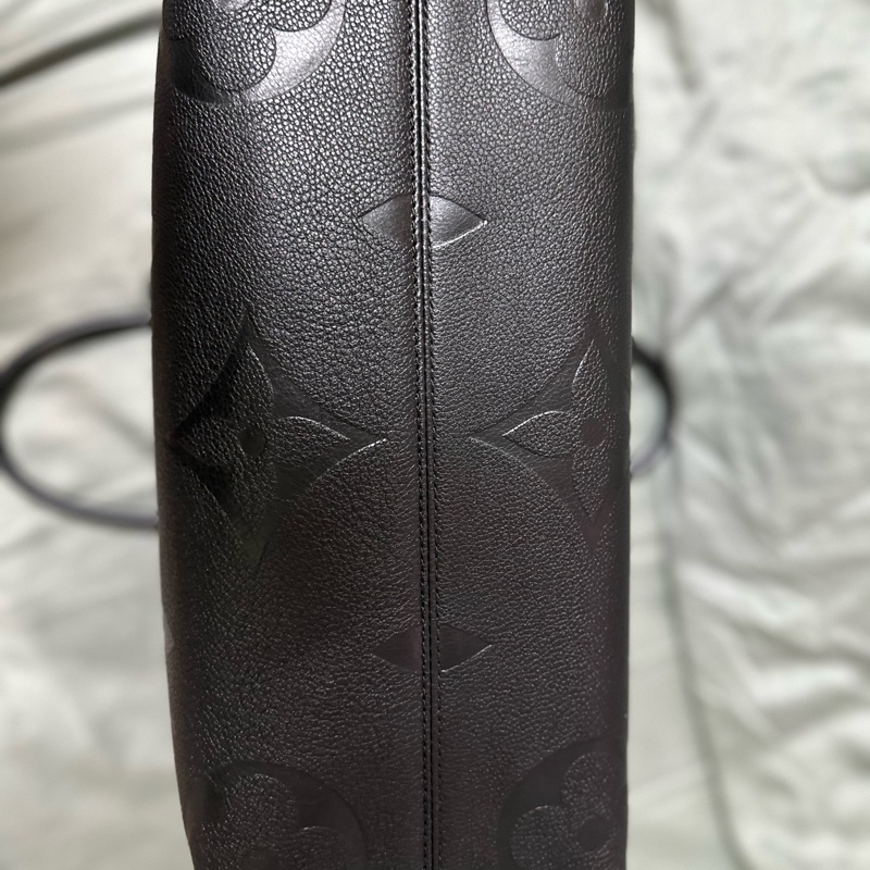 LV On the go MM真皮黑-9