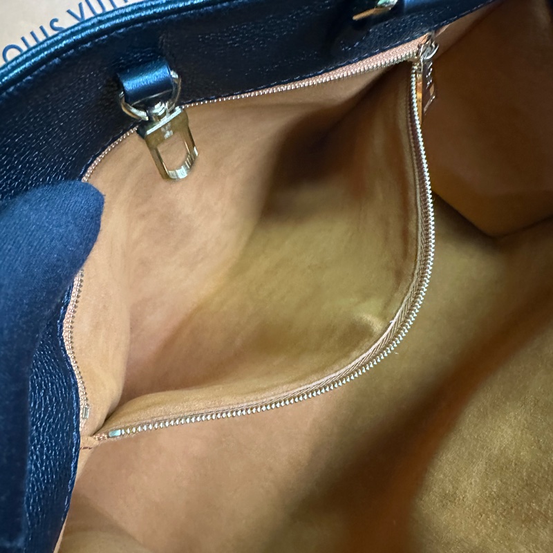 LV On the go MM真皮黑-12