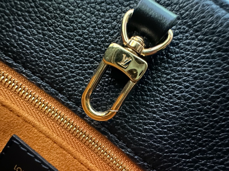 LV On the go MM真皮黑-14