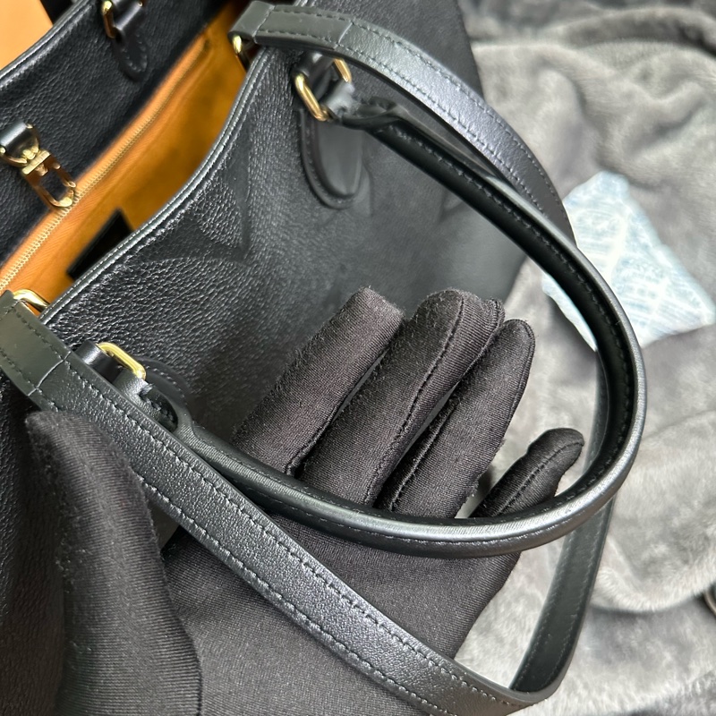 LV On the go MM真皮黑-21