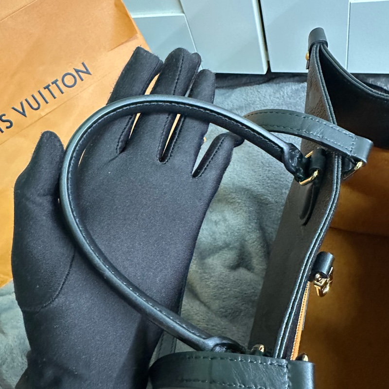 LV On the go MM真皮黑-22