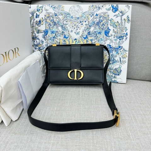 Dior 30 Montaigne 小型包 黑色金釦小牛皮