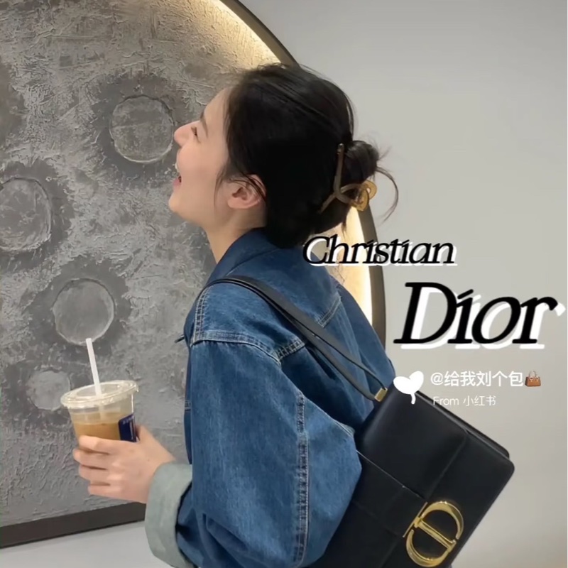 Dior 30 Montaigne 小型包 黑色金釦小牛皮-1