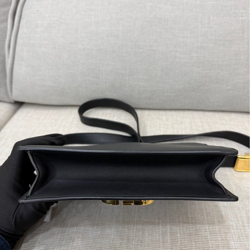 Dior 30 Montaigne 小型包 黑色金釦小牛皮-13