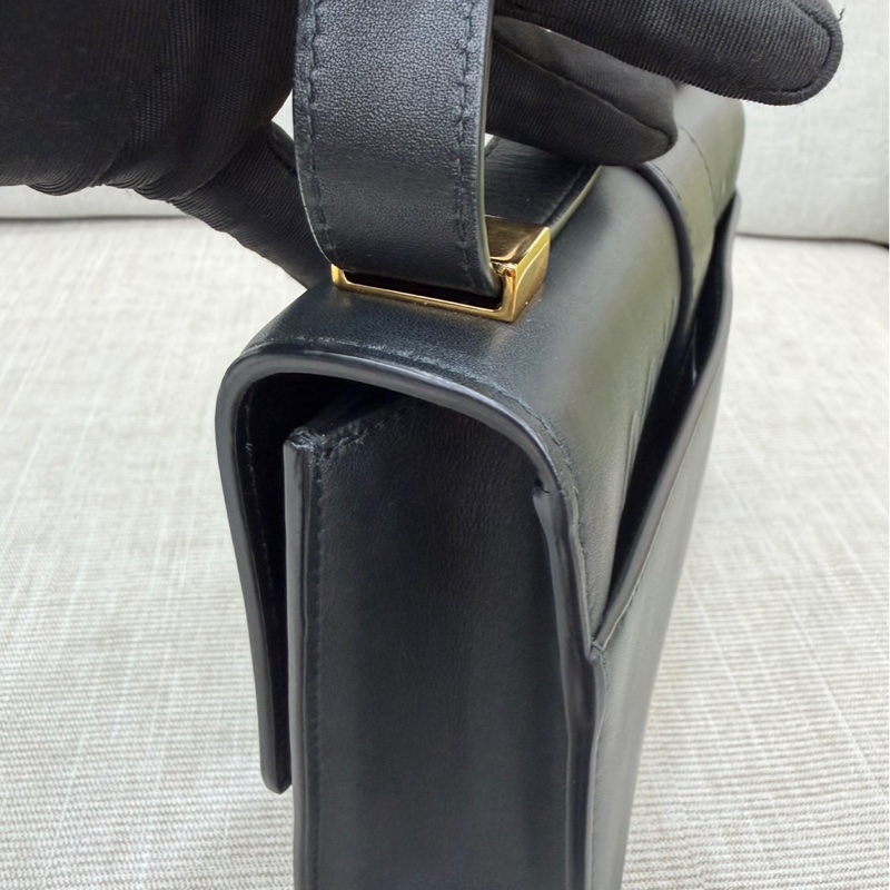 Dior 30 Montaigne 小型包 黑色金釦小牛皮-16