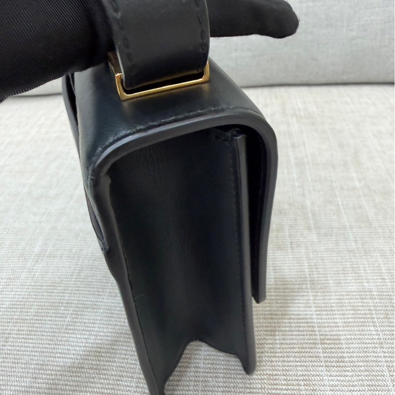 Dior 30 Montaigne 小型包 黑色金釦小牛皮-21