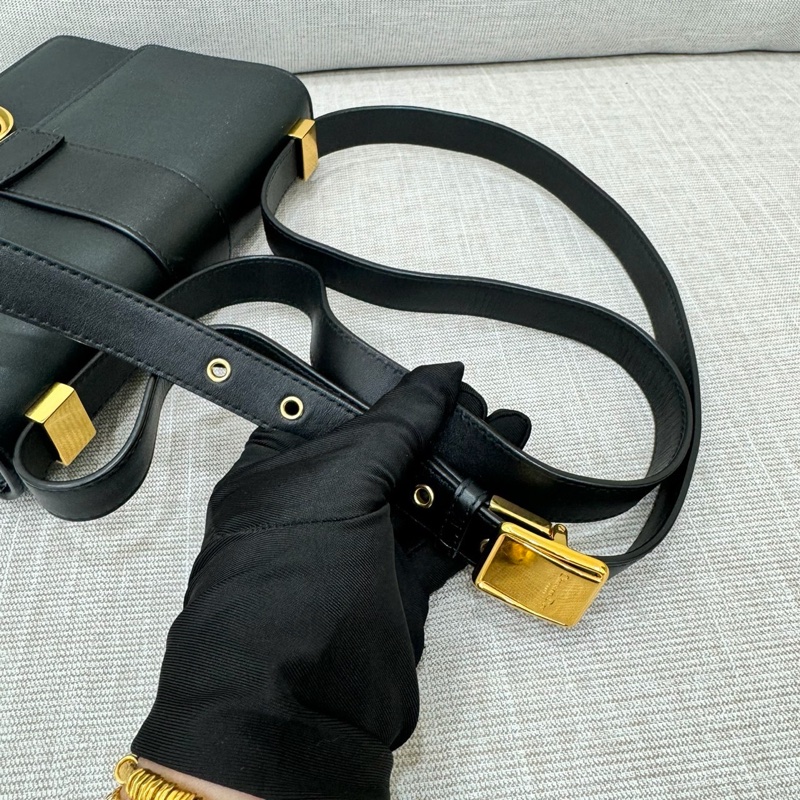 Dior 30 Montaigne 小型包 黑色金釦小牛皮-39