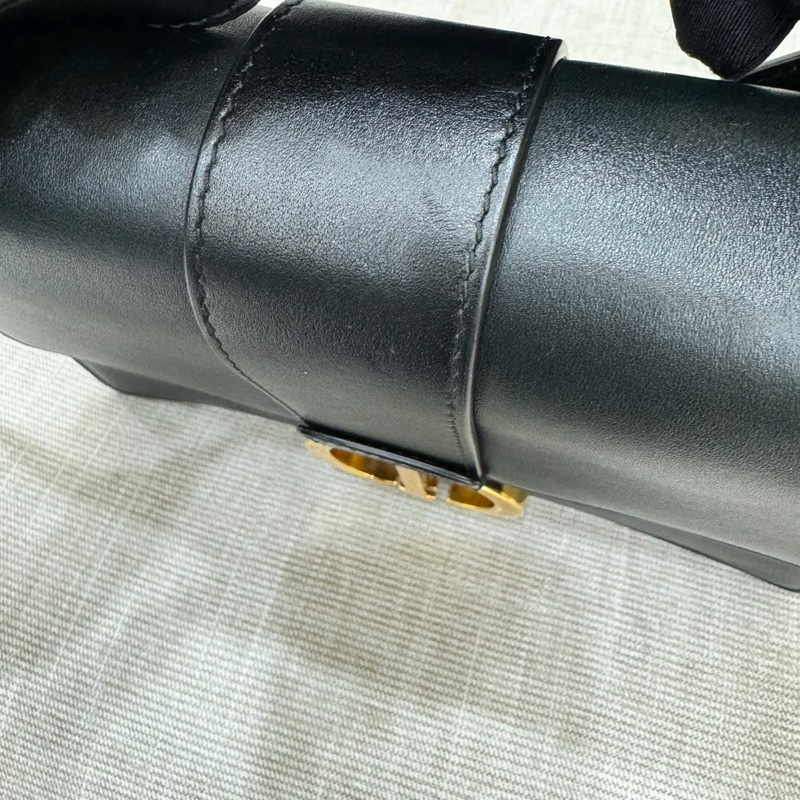 Dior 30 Montaigne 小型包 黑色金釦小牛皮-48