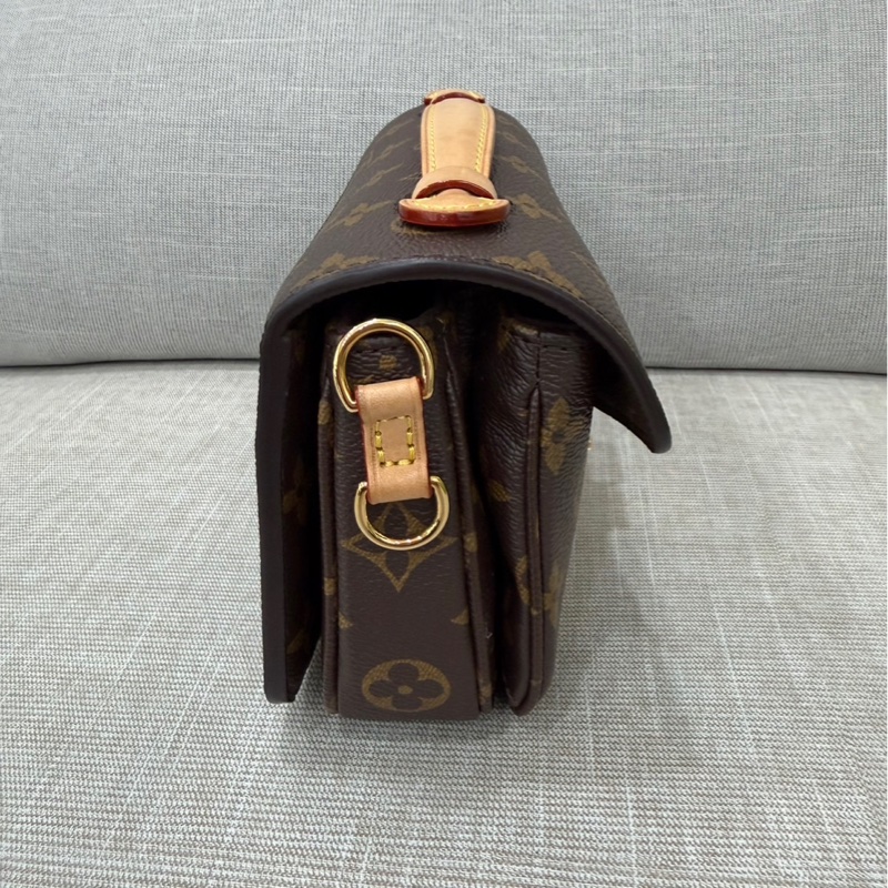 LV M46279 Pochette Métis East West 新款郵差包 肩背包 斜背包-8