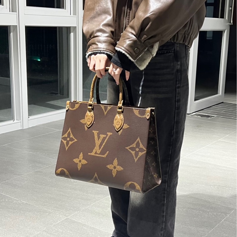 LV M45321經典ONTHEGO MM Monogram Reverse帆布手提包 肩背包 購物包-2