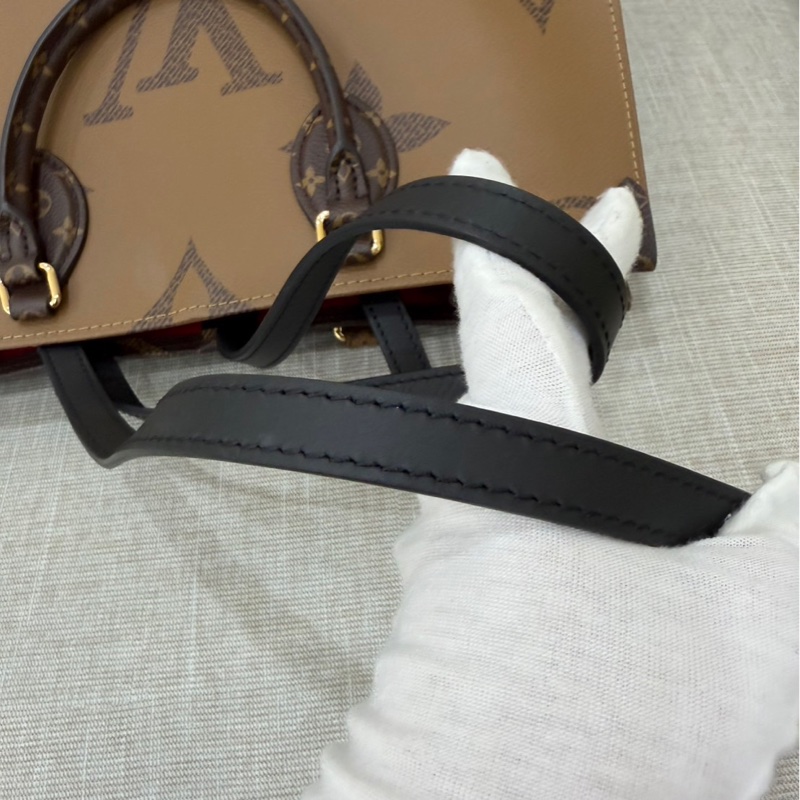 LV M45321經典ONTHEGO MM Monogram Reverse帆布手提包 肩背包 購物包-29