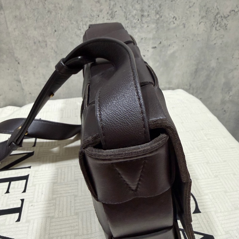「年末特價」Bottega Veneta Cassette Bag fondant 深咖啡色.BV經典15格卡帶包-3