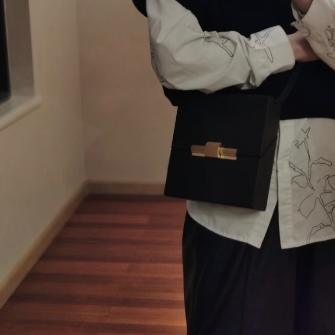 「年終聖誕特價」全新Bottega Veneta Daisy Bag 方盒包 黑色577038-2