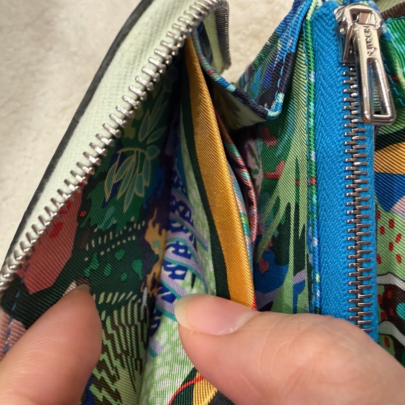 Hermes 愛馬仕 自由之城 狗來富 絲巾短夾 氣泡綠-13