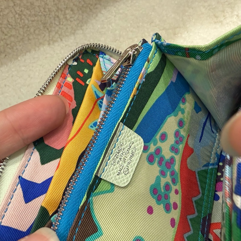 Hermes 愛馬仕 自由之城 狗來富 絲巾短夾 氣泡綠-15