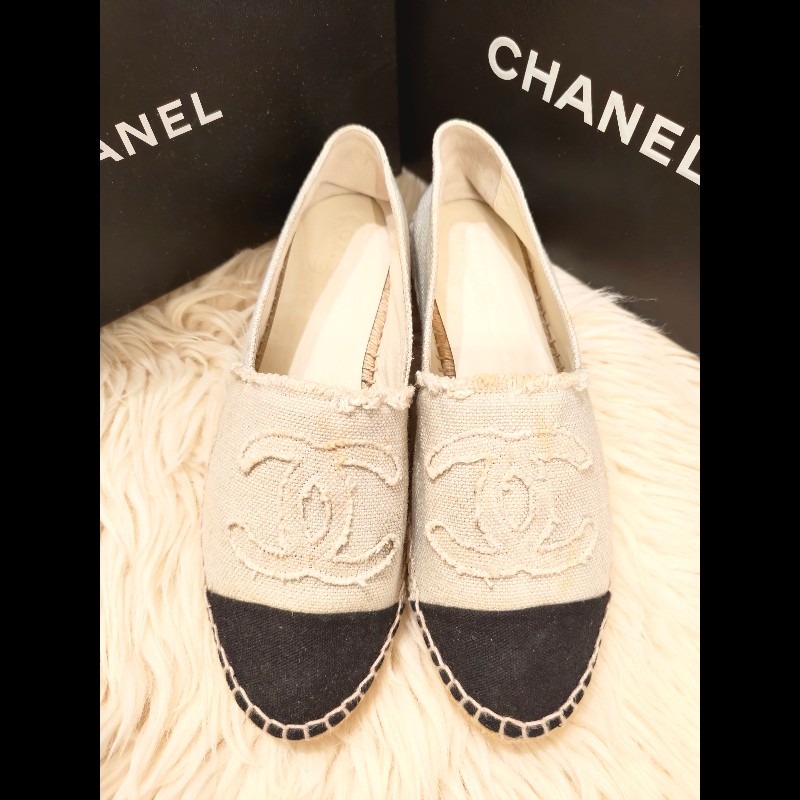 Chanel雙C黑頭拼米杏草編鉛筆鞋-0