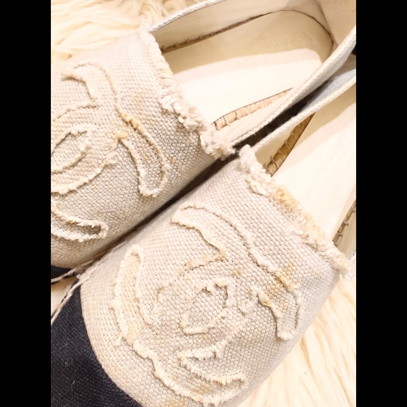 Chanel雙C黑頭拼米杏草編鉛筆鞋-6