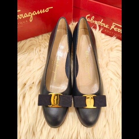 Ferragamo 經典款蝴蝶結低跟鞋