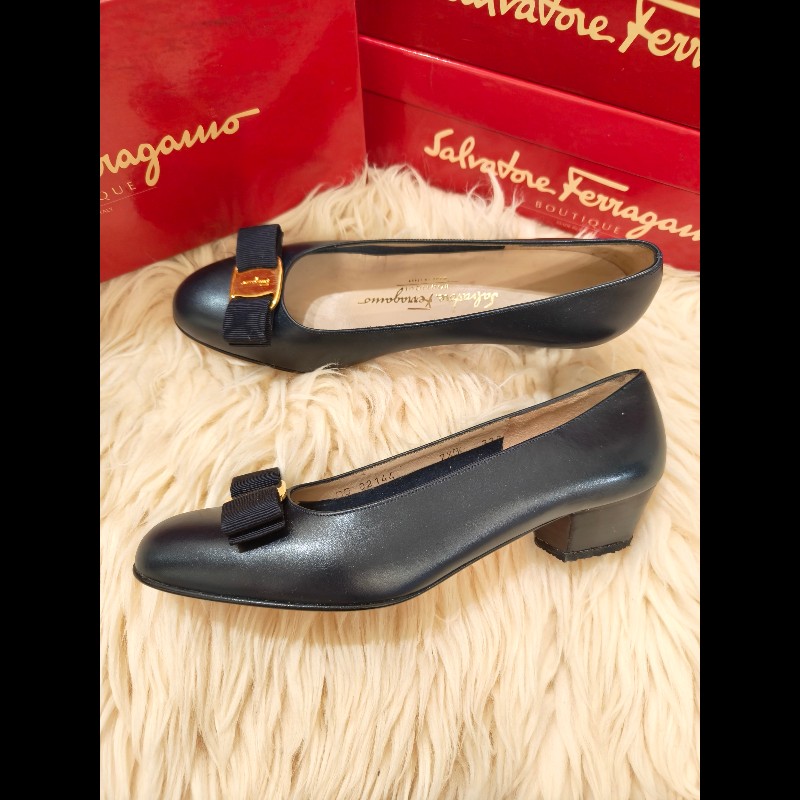 Ferragamo 經典款蝴蝶結低跟鞋-1